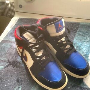 Jordan 1’s mid Rivals